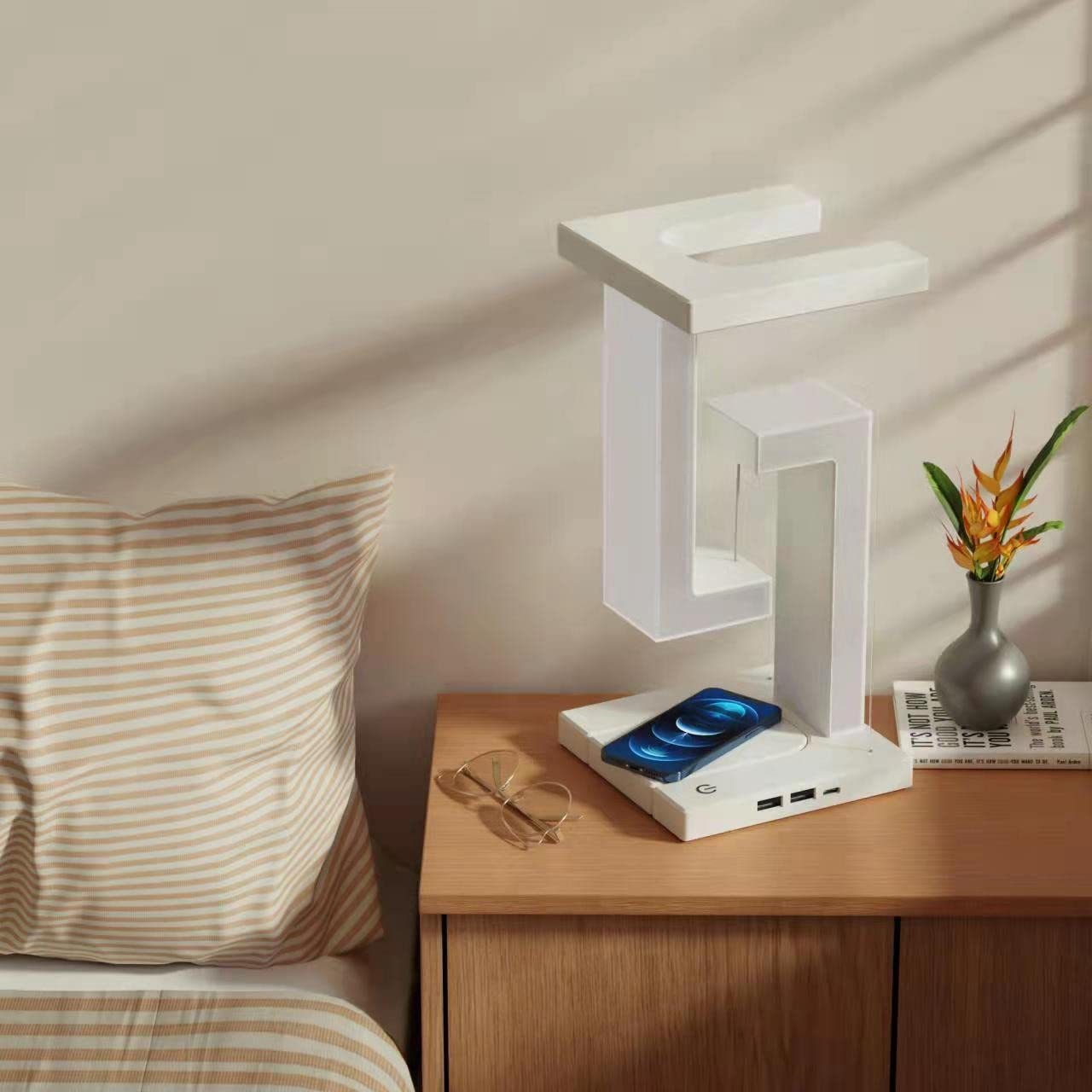 Creative Floating Balance Lamp – Wireless Charging Magnetic Suspension Table Light